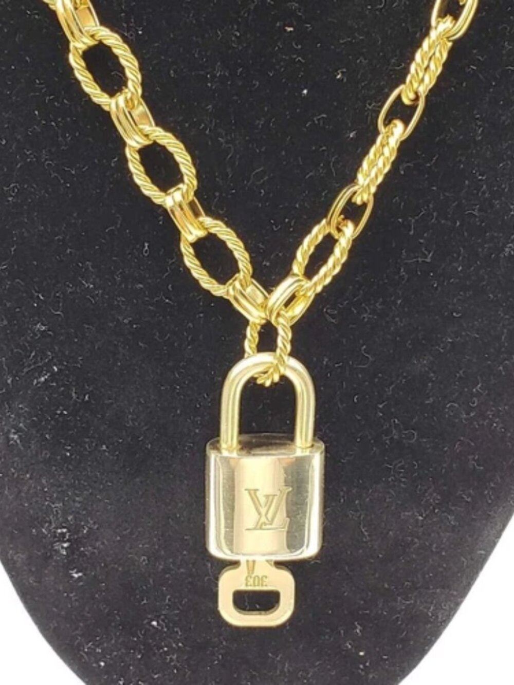 Gold-Plated Necklace with Authentic Louis Vuitton Padlock - Picture 4 of 7